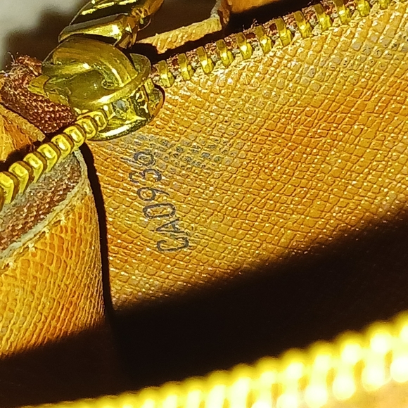 Vintage Louis Vuitton Wallet - Picture 15 of 15